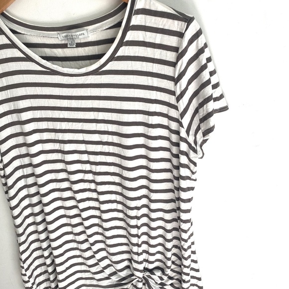 Green Envelope Women’s Short Sleeved, Striped Gray & White Top, Size L - Picture 5 of 7